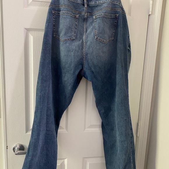 Torrid Distressed Jeans Relaxed Bootleg Size 18 - Picture 2 of 4